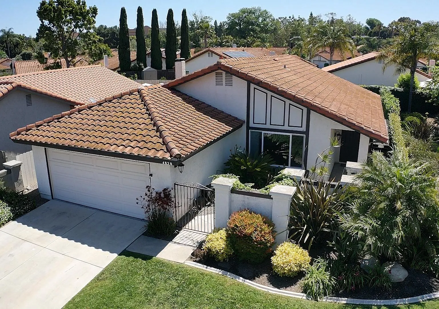 3 bed, 1307 sqft, $4,100 — Photo 1