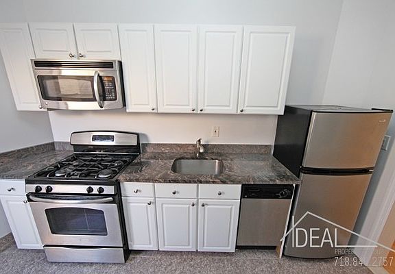 3rd image of 921 Washington Ave #6