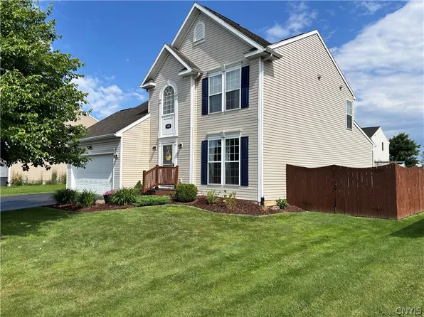 5489 Bingley Ln, Clay, NY 13041