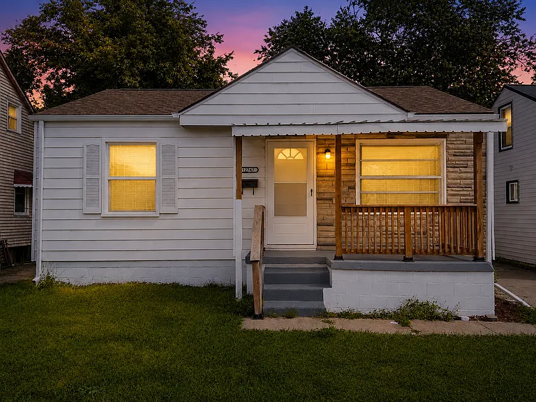 12747 Vernon Ave — Photo 20