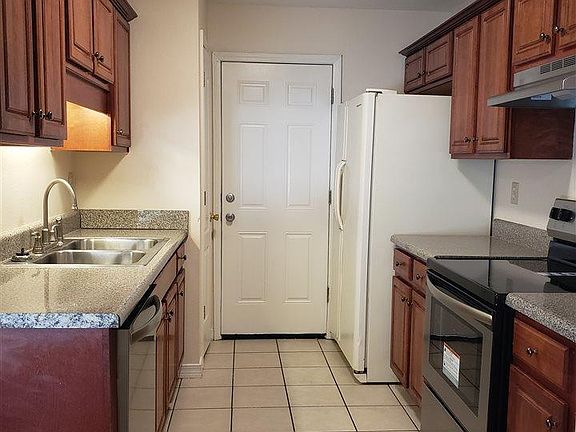 4th image of 207 N D St