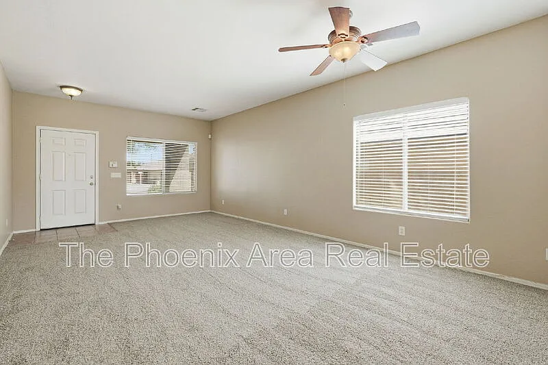 5 bed, 2.5 bath, 2702 sqft, $1,995 — Photo 2