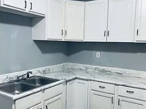 3rd image of 1120.5 W 33rd St
