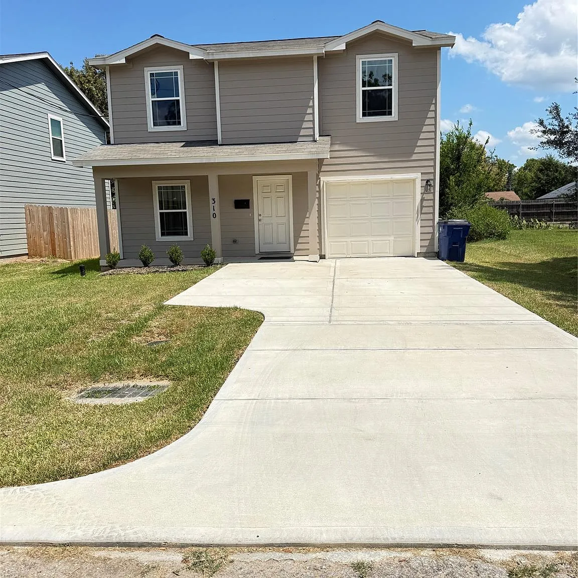 4 bed, 2.5 bath, $1,600 — Photo 2