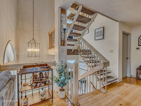 2nd image of 17 Rockspring Ct