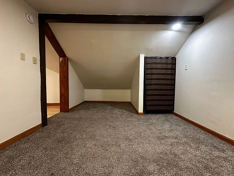 822 Pine St — Photo 16