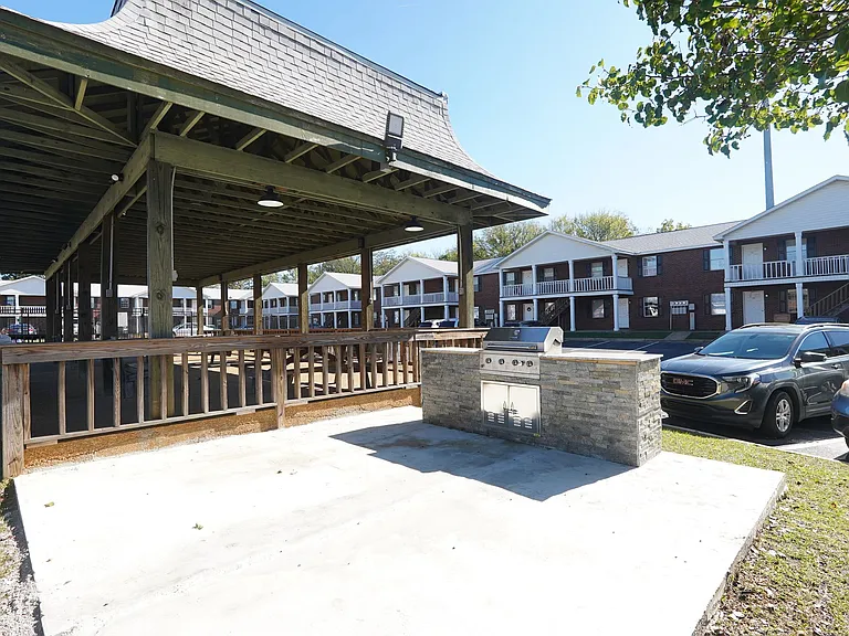 Valley Square Apartments — Photo 12