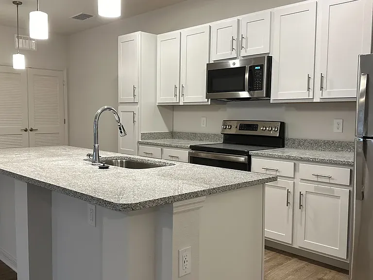 Silver Pointe — Photo 4