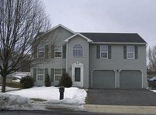 5003 Foxdale Dr, Whitehall, PA 18052