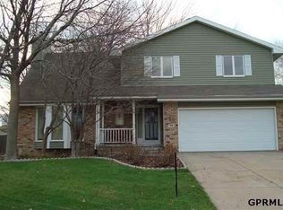 1002 Sterling Dr, Papillion, NE 68046