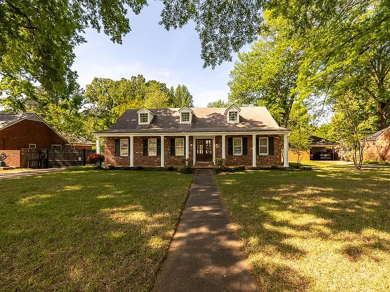 1539 Brookside Dr — Photo 1