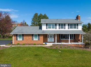 3710 Starview Dr, York, PA 17402