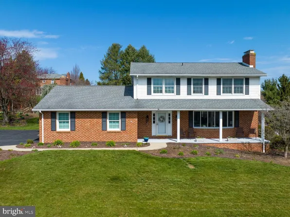 3710 Starview Dr, York, PA 17402