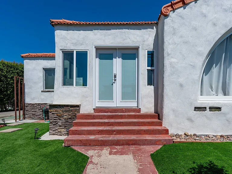 4621 Soria Dr — Photo 1