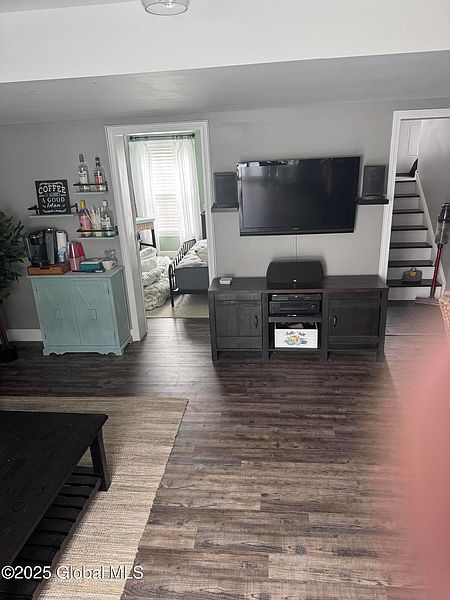 5th image of 301 Steeple Way