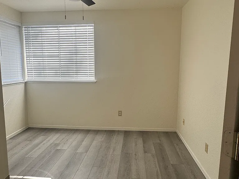 5539 Laguna Park Dr — Photo 3