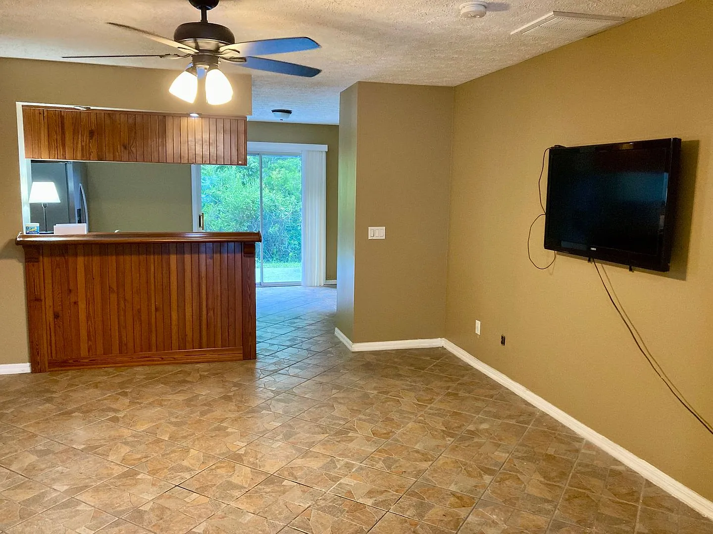 Two story condo with community pool! — Photo 3