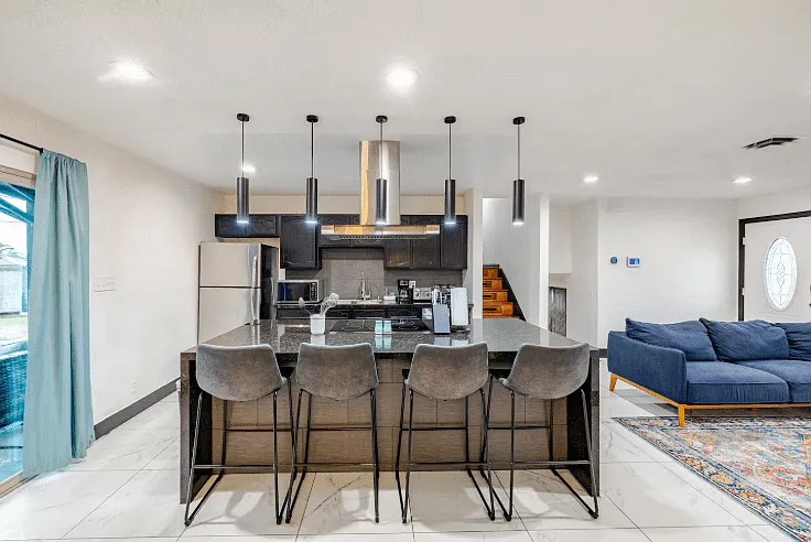 5 bed, $5,800 — Photo 4