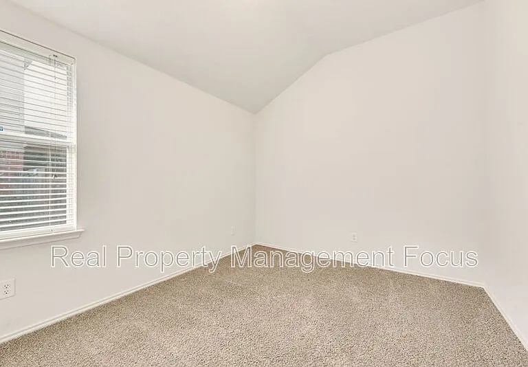 1004 Trickham Dr — Photo 23