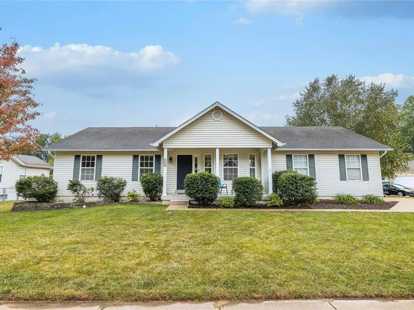 1114 Pinewood Dr, Pacific, MO 63069