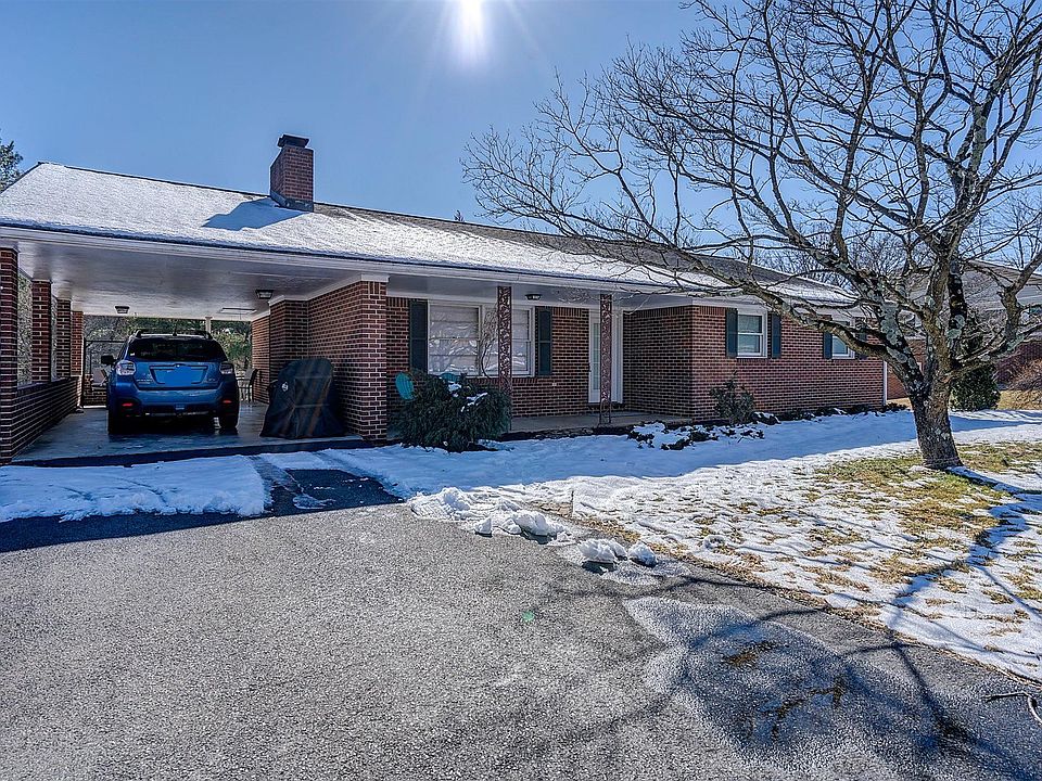 1st image of 200 Lakeview Dr