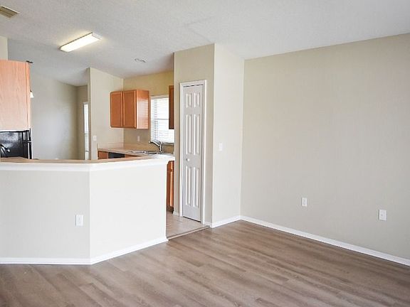 4th image of 2305 Hickory Pine St