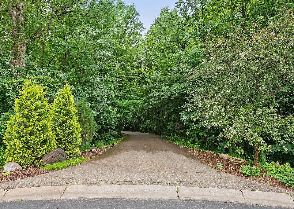 2nd image of 20910 Hickory Ln