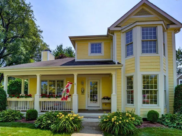 723 Lake Park Dr, Boyne City, MI 49712