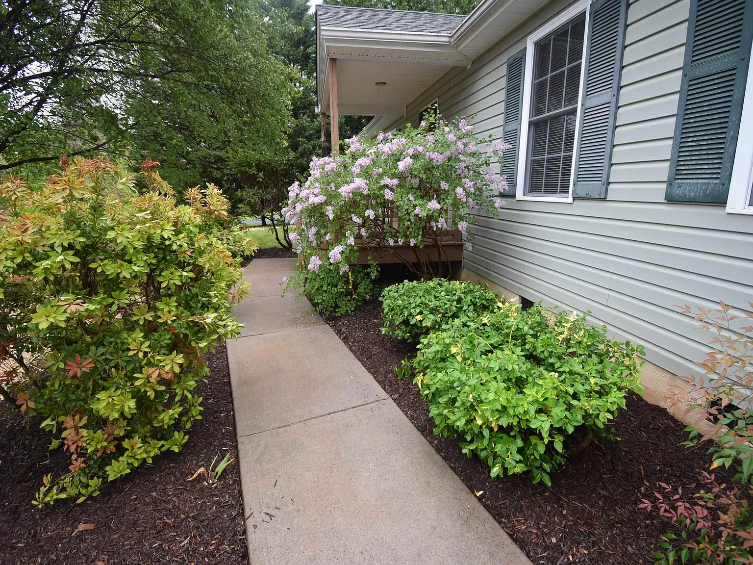 3 bed, 2.0 bath, 1400 sqft, $1,950 — Photo 2