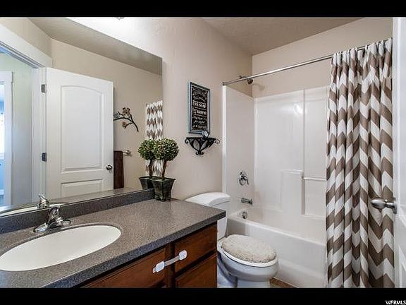 4th image of 2549 N Garden Dr