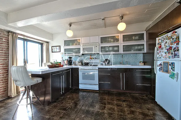 Sold by Brick&Mortar | media 4