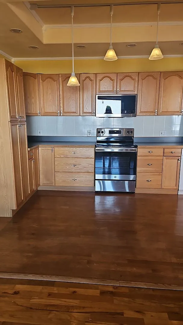 Move-In Special $200 Off first Months Rent Wonderful 2bd 1ba home located in Cosmopolis — Photo 1
