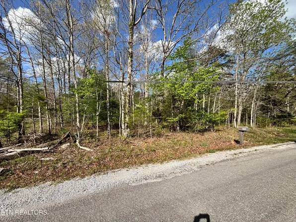 1001 Geronimo Ln, Crossville, TN 38572