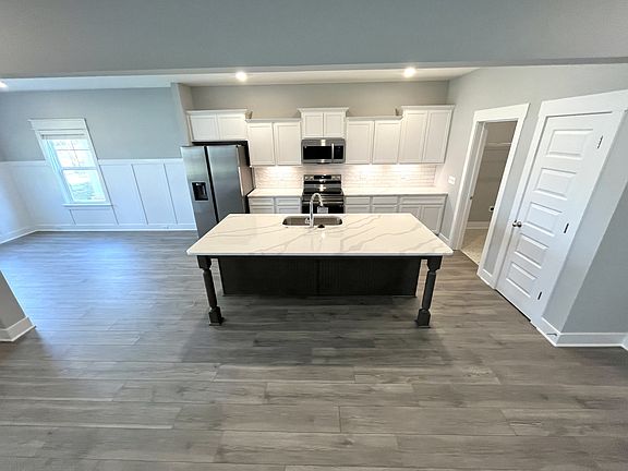 Large island for entertaining