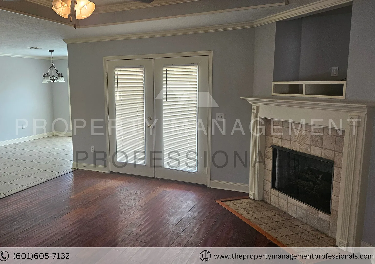 Cheerful Cutie on Cherry — Photo 3