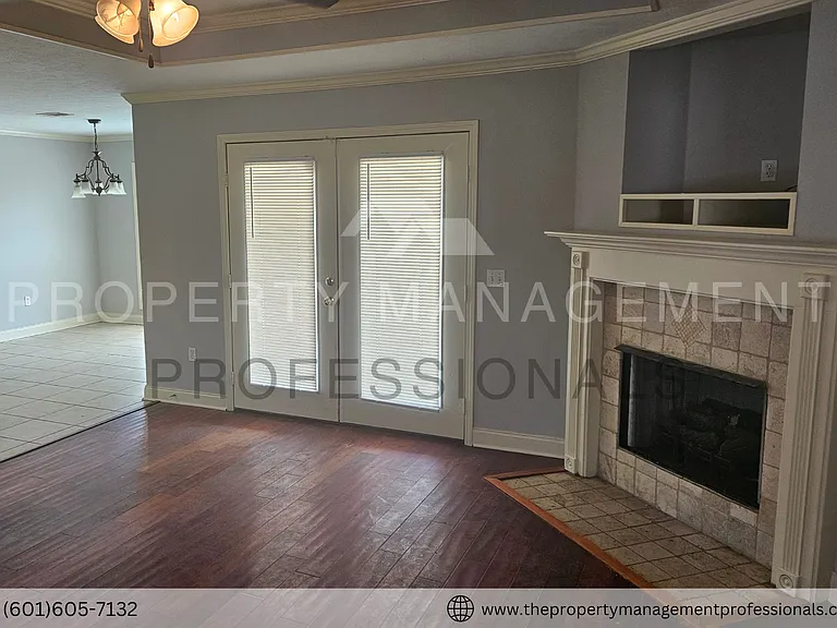 121 Cherry Laurel Cir — Photo 3