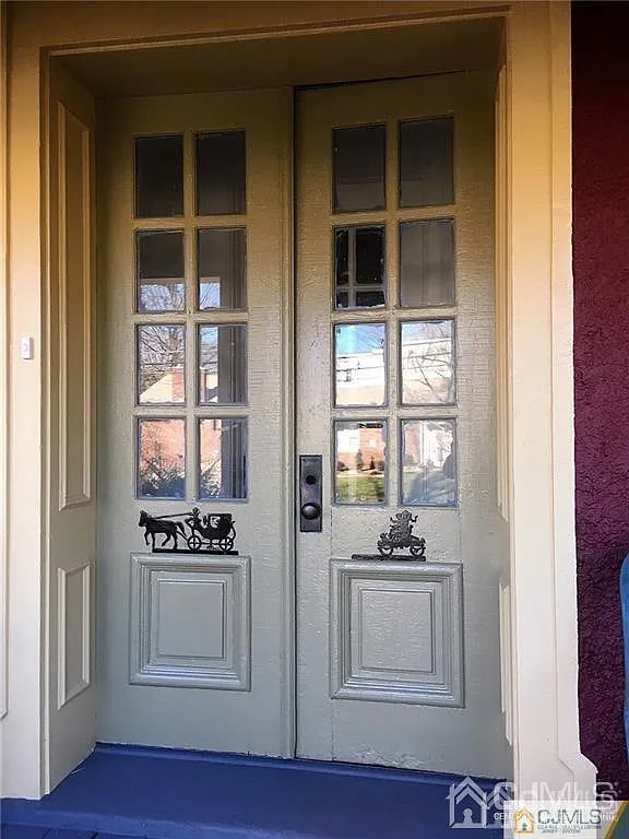 2 bed, 1.0 bath, 9999 sqft, $2,200 — Photo 3