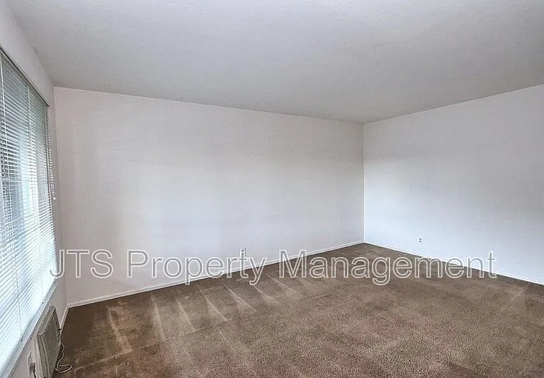 4439 V St #5 — Photo 28