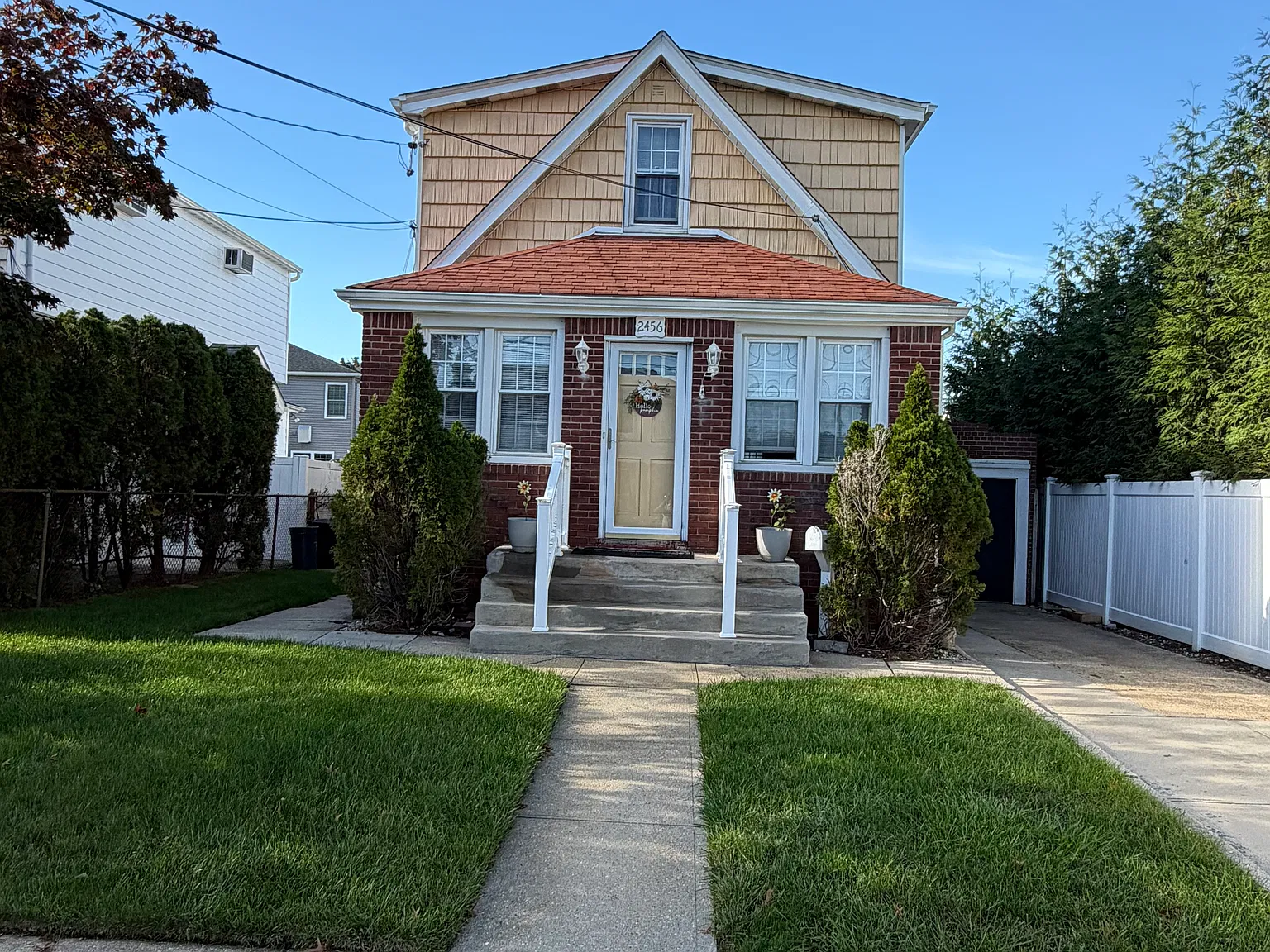 2456 Gladmore St — Photo 1