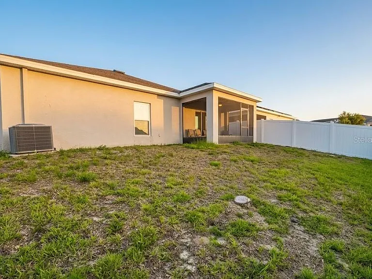 643 Samuel Pl — Photo 34