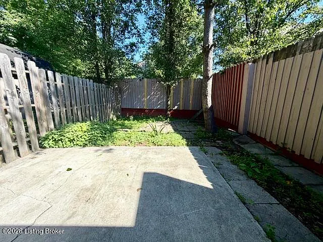 703 Victoria Ct — Photo 14