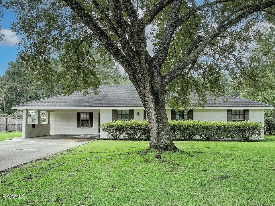 1st image of 132 Wisteria Dr