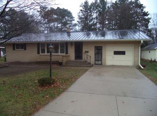 524 Larsen St, Waupaca, WI 54981