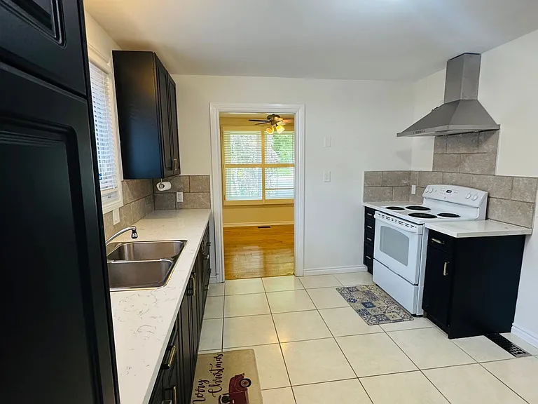 3361 Rexway Dr — Photo 5