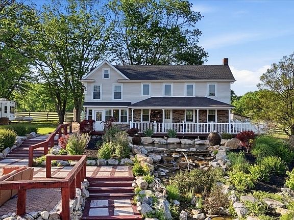 3rd image of 72 Pond Ln