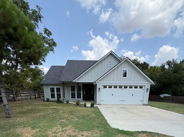 115 E 8th St, Weatherford, TX 76086