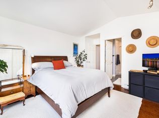 1528 Bowser Ave #303, North Vancouver, BC V7P2Y3