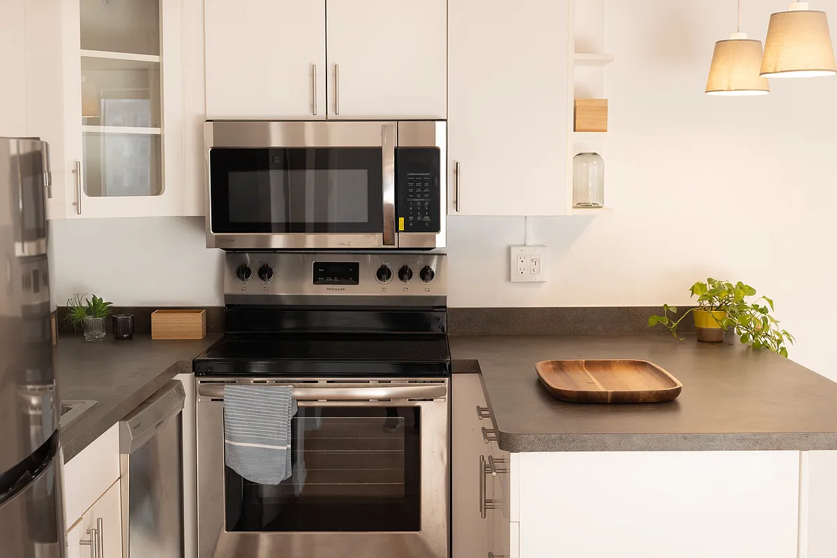 Building Photo - 3100 N Lake Shore Dr #1103