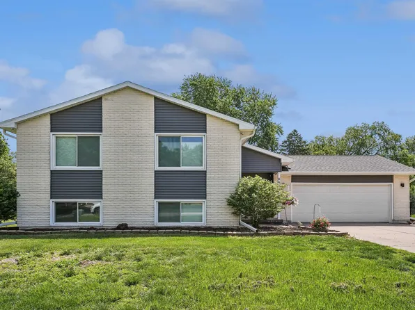 883 Lynkaylee Dr, Waterloo, IA 50701