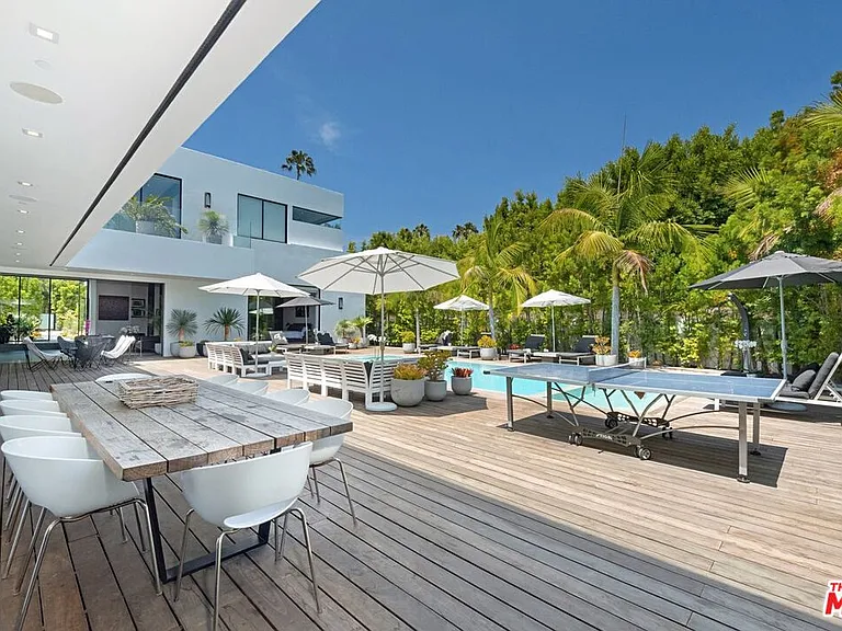 9570 Sunset Blvd — Photo 30